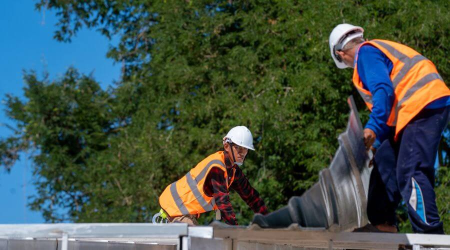 Professional gutter cleaning in Lakeland, GA